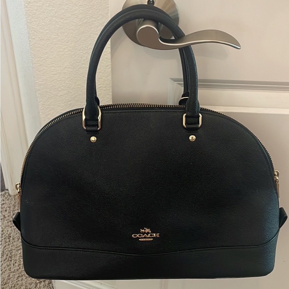 Black Coach handbag that can double as a crossbody
